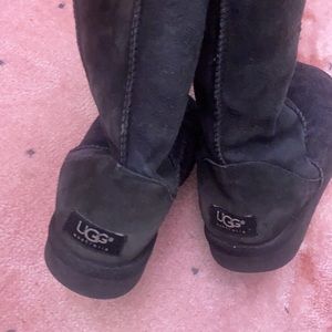 Used Classic Tall UGG boots, in black. Some water marks due to wear. Sz 7.